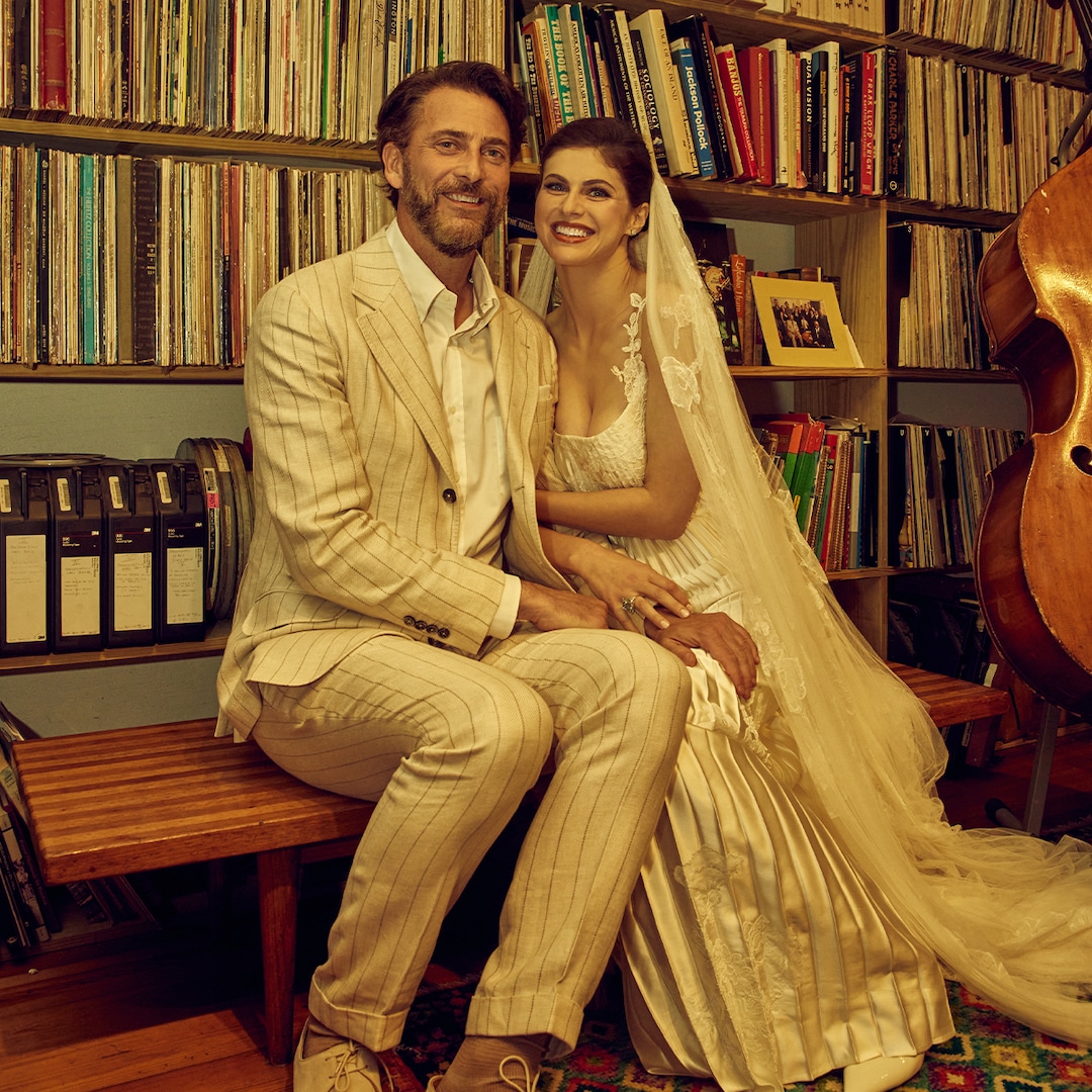 The White Lotus' Alexandra Daddario Marries Andrew Form E! Online